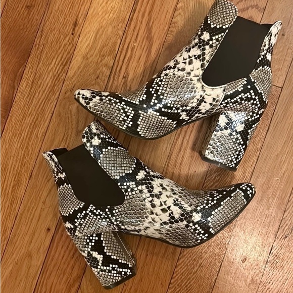 Snakeprint Boots - Picture 1 of 4